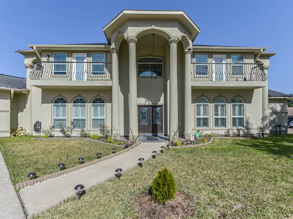 8002 Harbor Point Dr, Houston, TX 77071