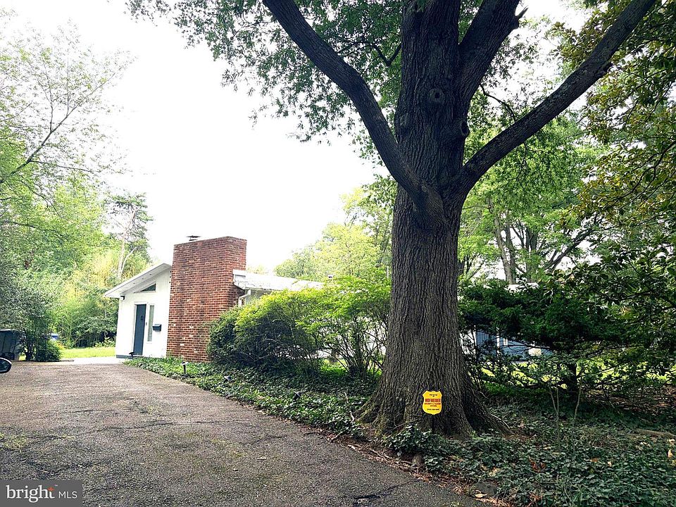 2nd image of 1938 Marthas Rd
