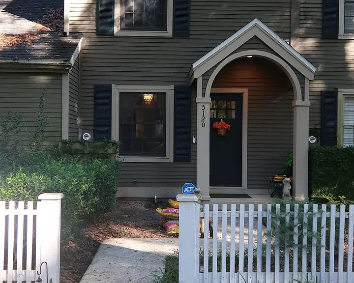 5120 SW 92nd Ct — Photo 1