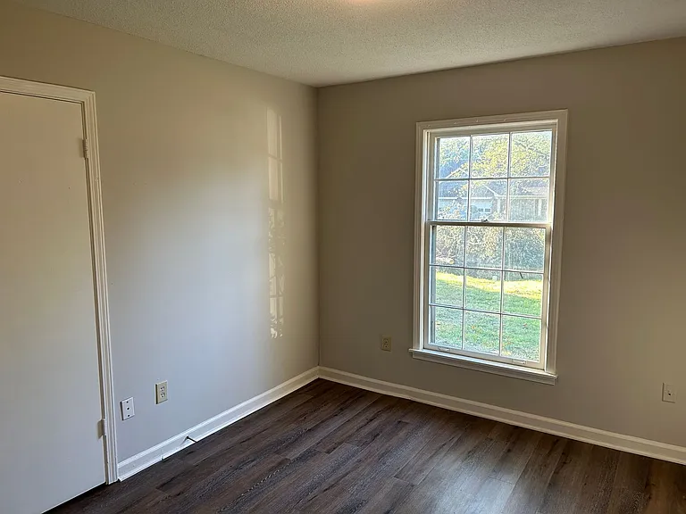 842 Farmington Dr N — Photo 14