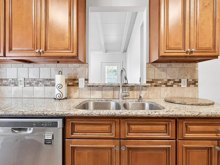 2203 Del Rio Dr — Photo 11