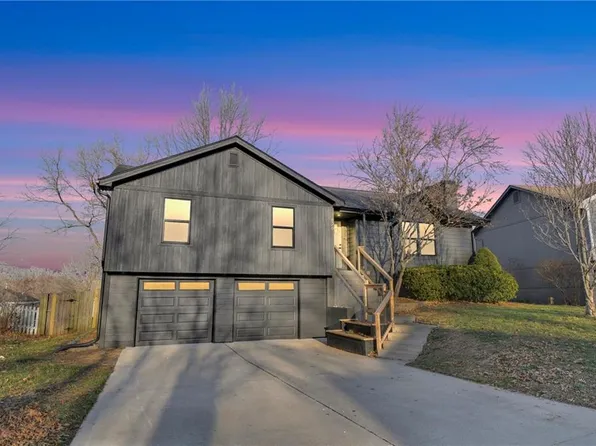 828 NE Bristol Dr, Lees Summit, MO 64086