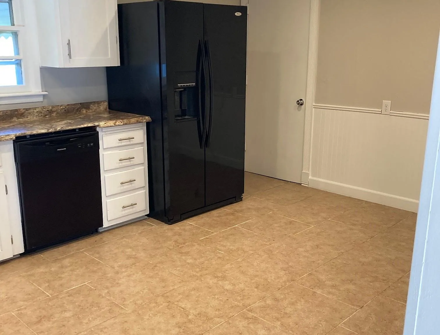 3 bed, 1002 sqft, $1,275 — Photo 4