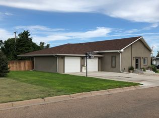303 S Smokyhill Ave, Oakley, KS 67748