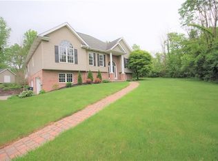 2096 Baughman Rd, Jeannette, PA 15644