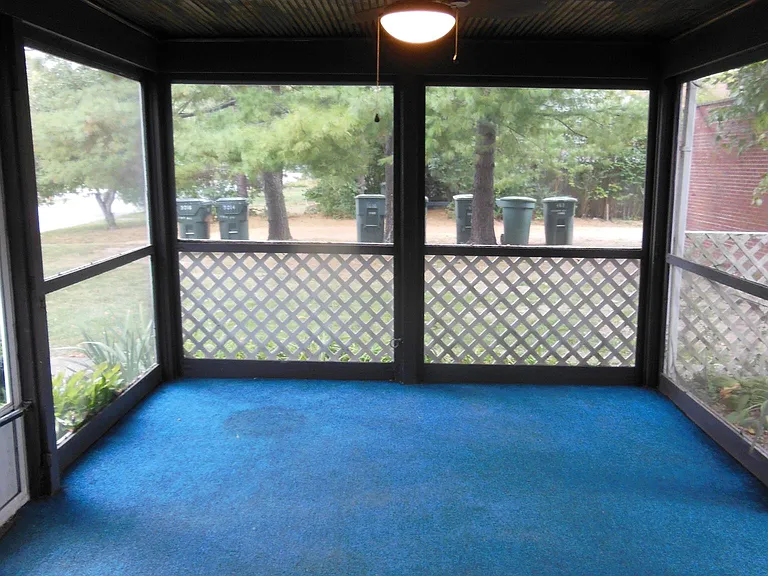 Screened-in Porch