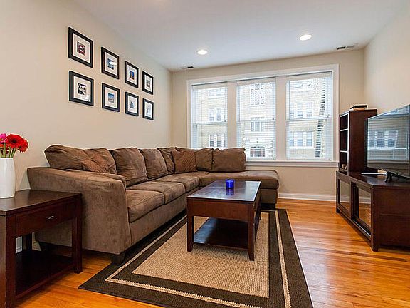 3rd image of 3800 N Marshfield Ave #38082