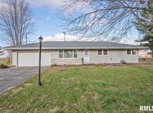 17601 New Salem Cir, Petersburg, IL 62675