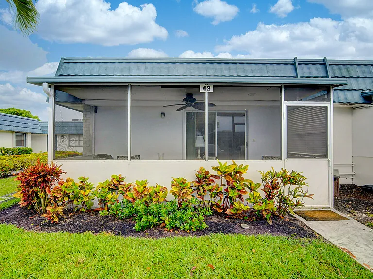 43 Waterford Cir #B — Photo 23