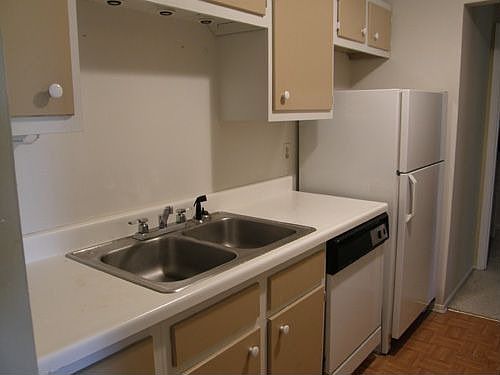 2nd image of 561 Somerset Ln #8