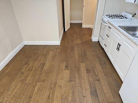 4th image of 109 Railroad St #3