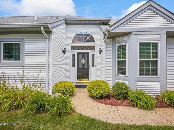 47 Gainsborough Court, Manalapan, NJ 07726