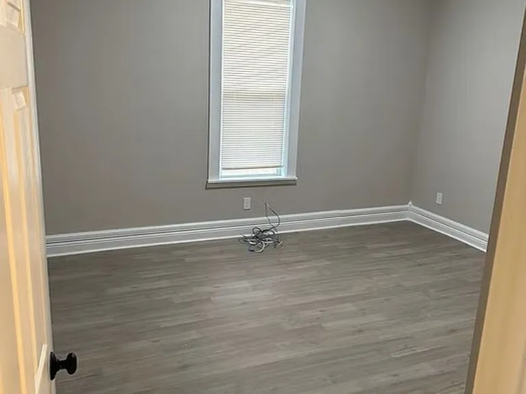 320 S Florence Ave — Photo 16