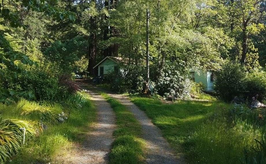 2nd image of 218 Logan Rd