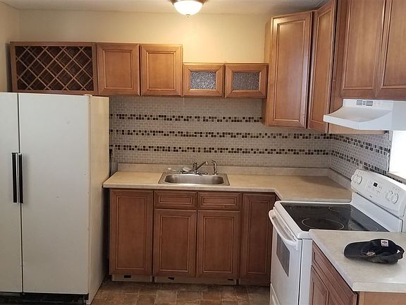 2nd image of 1500 Pecan Dr