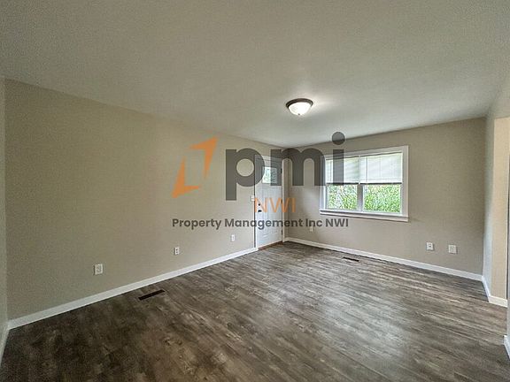 5th image of 2908 Oakdale Ave