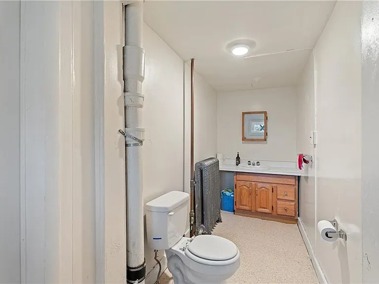 222 S Geneva St — Photo 13
