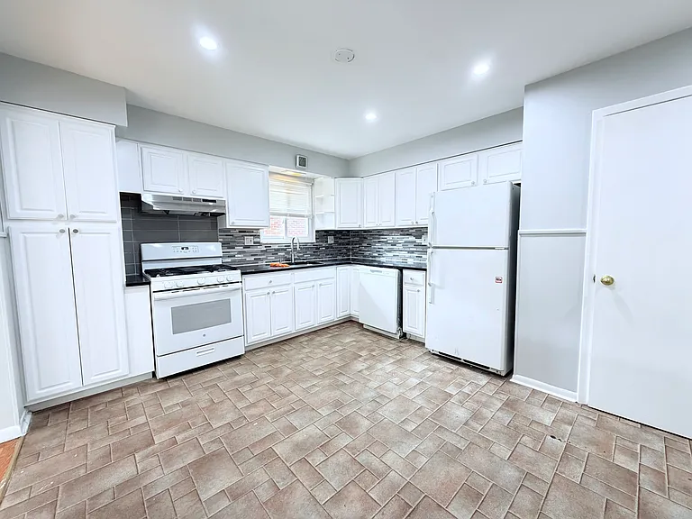 1229 Inwood Ter #2 — Photo 14