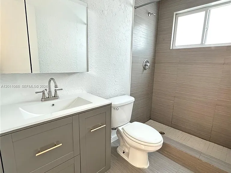 8035 Crespi Blvd #9 — Photo 6