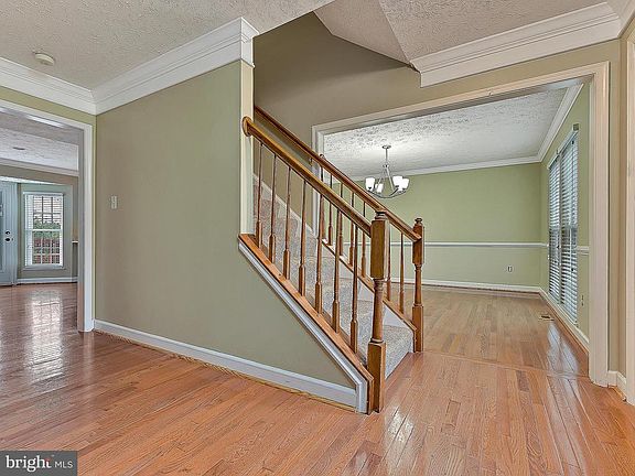 5th image of 100 Ivy Hill Dr