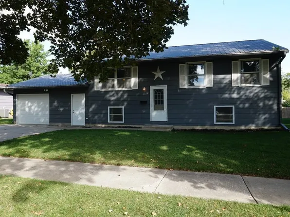 1312 Missouri Ave, Charles City, IA 50616