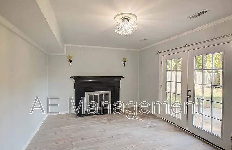 4 bed, 1796 sqft, $2,500 — Photo 2