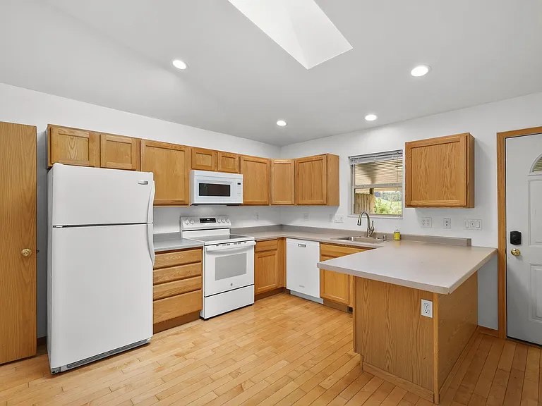 1652 Washington St — Photo 18