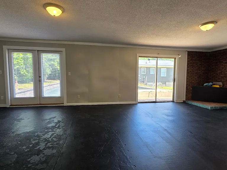 404 Elizabeth Ave — Photo 17