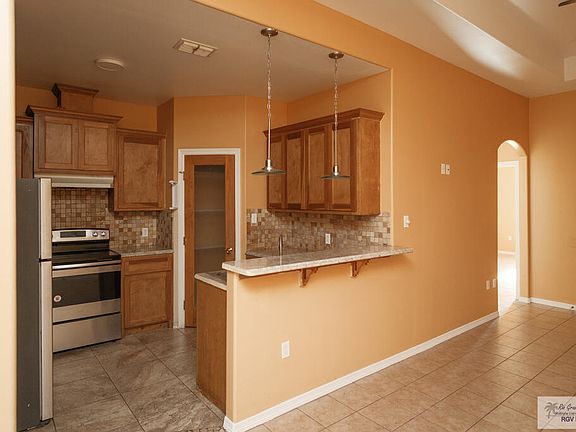 5th image of 225 Lemon Dr
