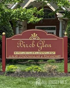 60 Forest Dr, Piscataway, NJ, 08854