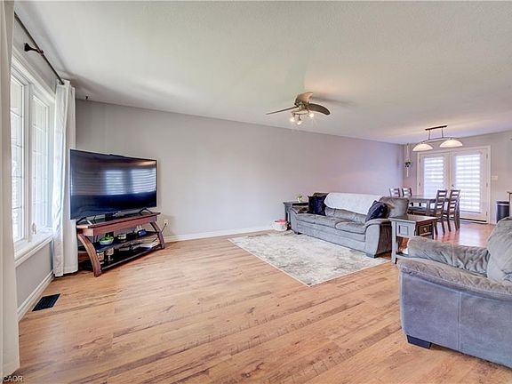 4th image of 44 Geddes St W