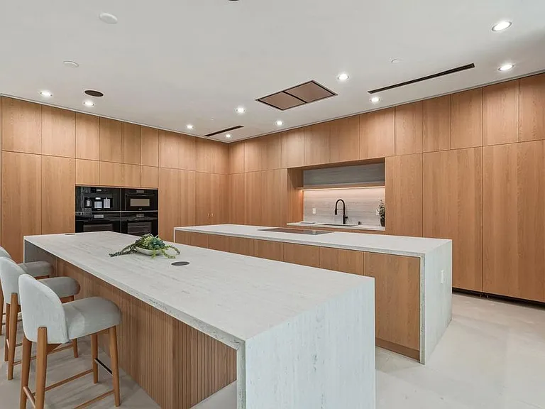 824 N Curson Ave — Photo 14