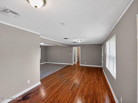 5th image of 1623 Wilhurst St