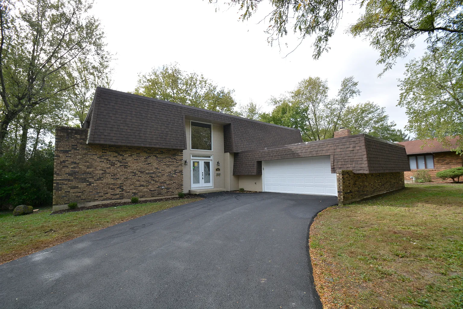 3012 Alexander Cres photo 1
