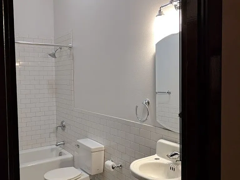 112B 1st St E — Photo 5