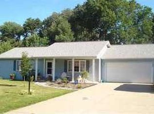 131 Melody Ln, East Peoria, IL 61611