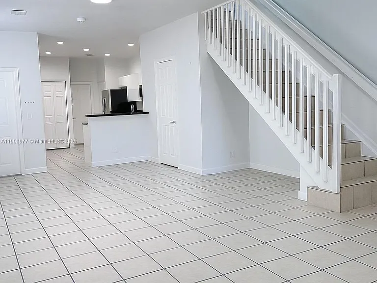 3817 Tree Top Dr — Photo 3