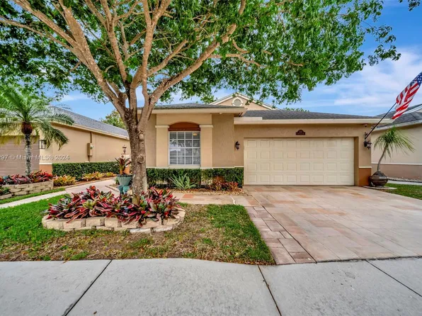 250 E Riverbend Dr, Fort Lauderdale, FL 33326