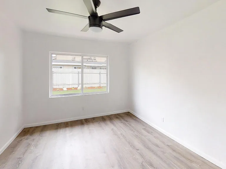 1009 Hornblend St — Photo 7
