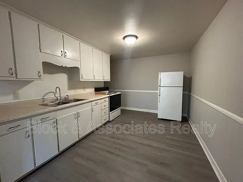2 bed, 1.0 bath, $795 — Photo 2