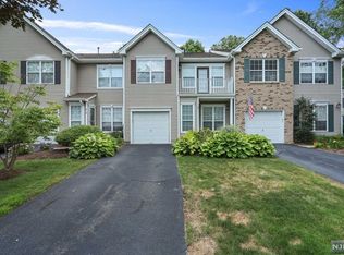 411 Green Mountain Rd, Mahwah, NJ 07430