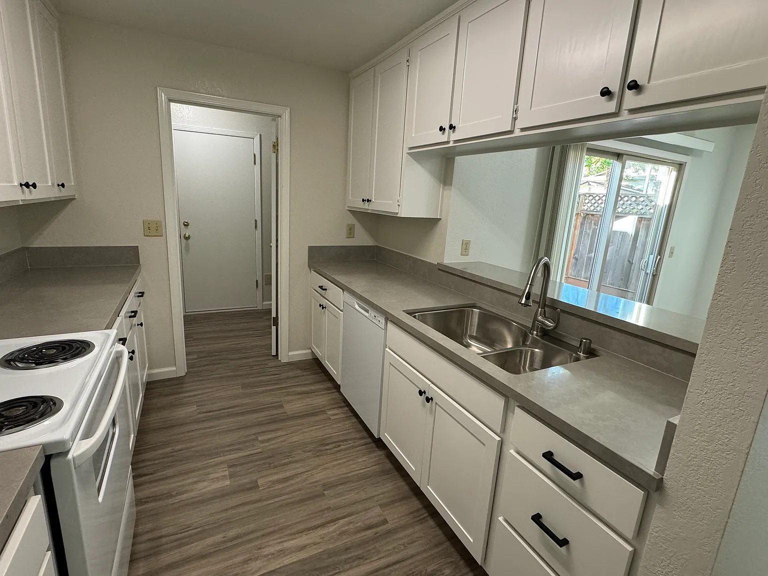 2990 Tachevah Dr — Photo 4