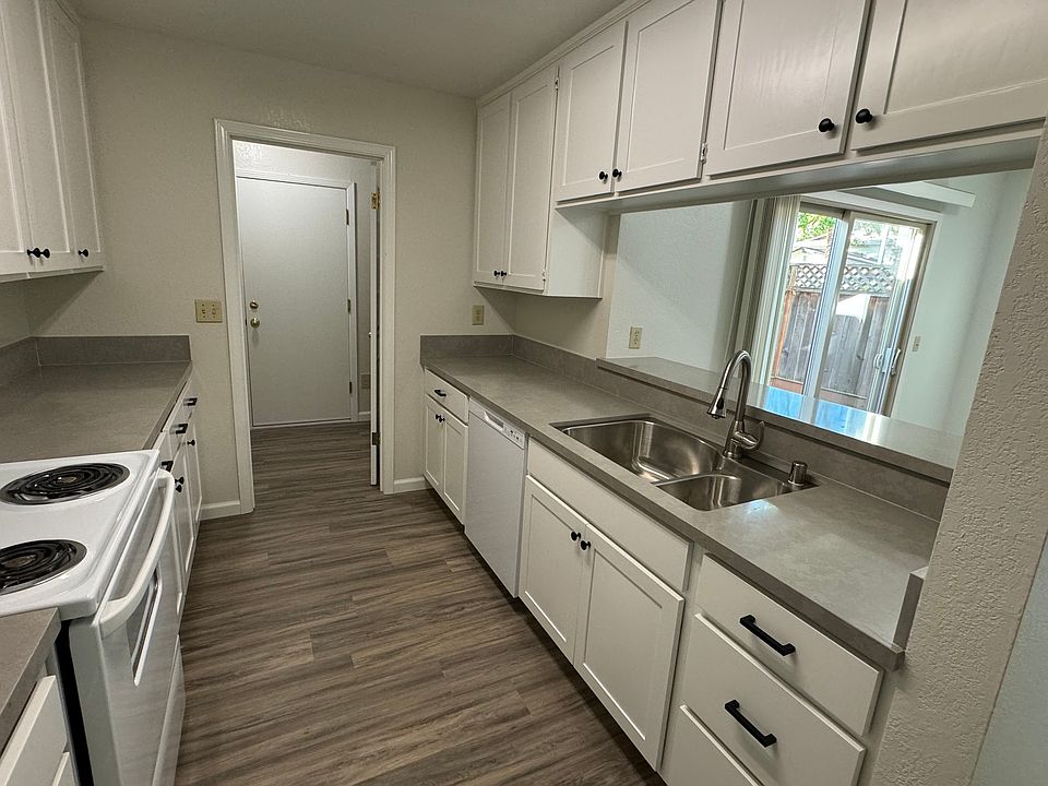 2990 kitchen, quartz counters