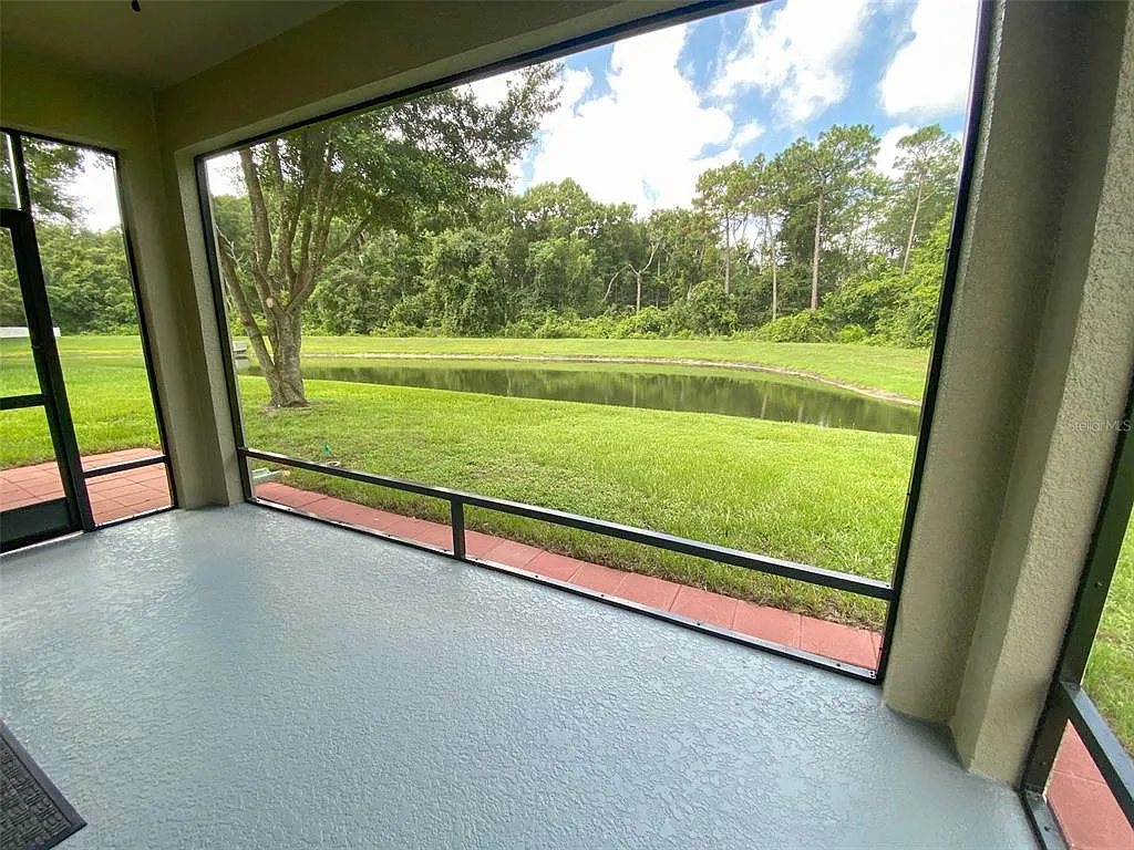 4 bed, 2.5 bath, 1918 sqft, $2,300 — Photo 3