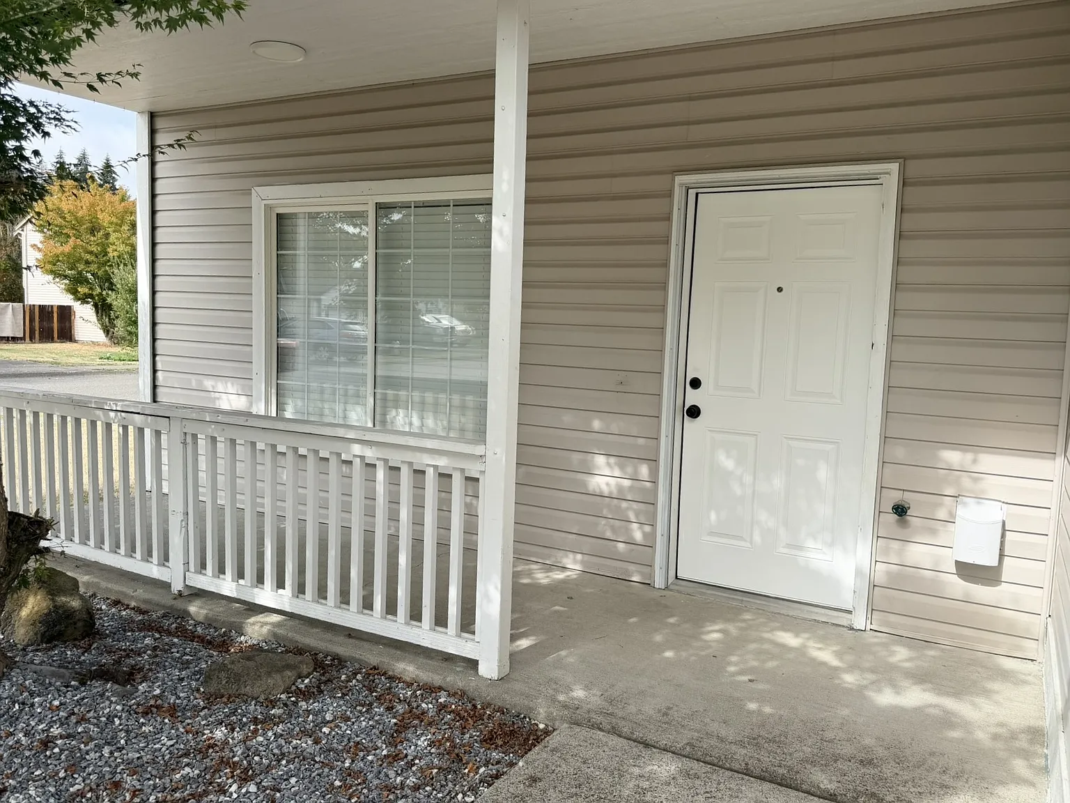 3 bed, 1100 sqft, $2,395 — Photo 3