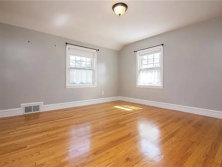 81 Mayflower Dr — Photo 21