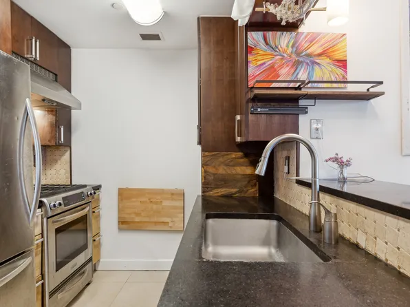 415 Main Street image 2 of 11