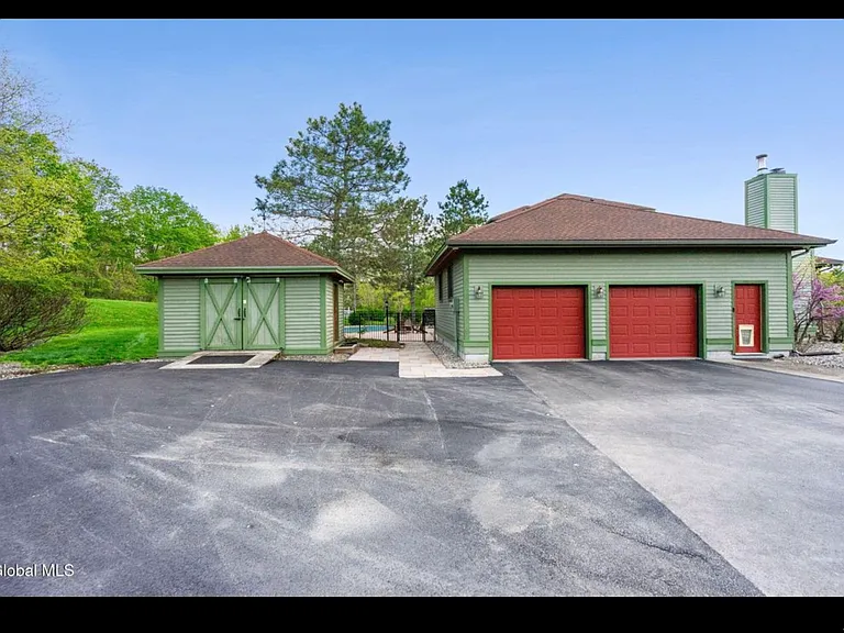 8 Fox Glove Ct — Photo 4