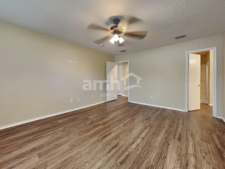 1430 Stewart Dr — Photo 11