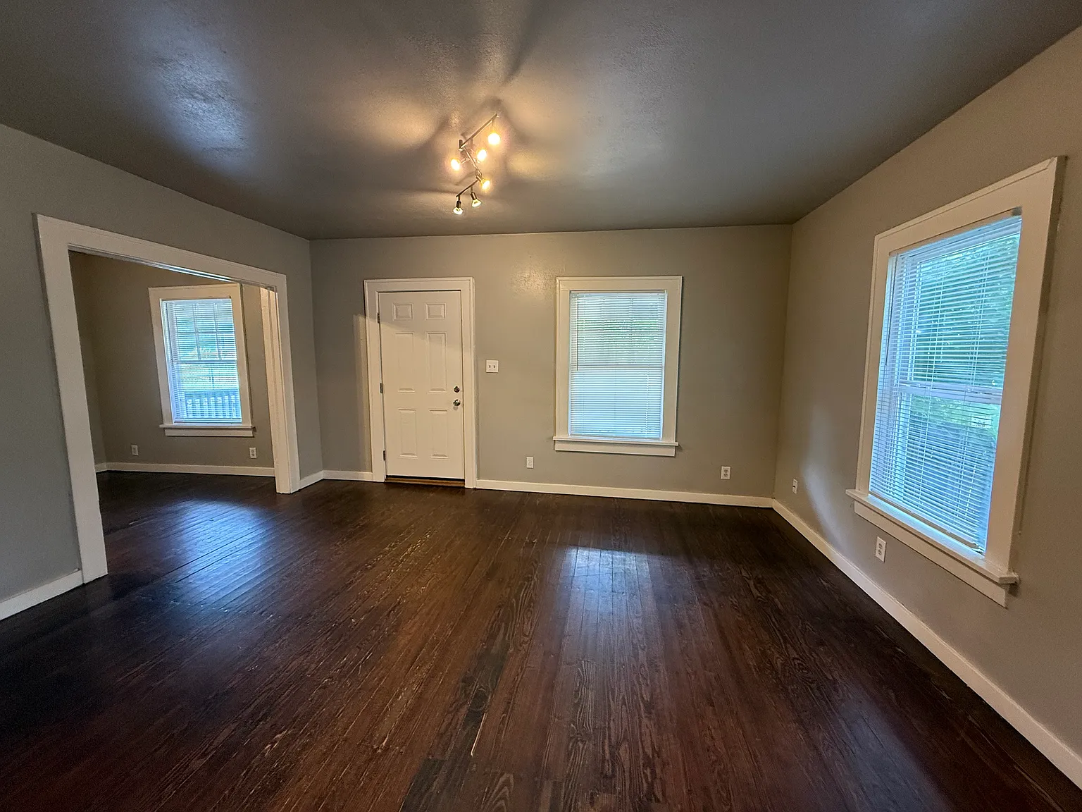2 bed, 1054 sqft, $1,195 — Photo 4